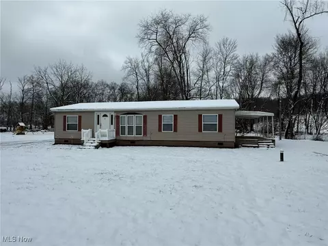 4538 Yackey Dr NW, Strasburg, OH 44680