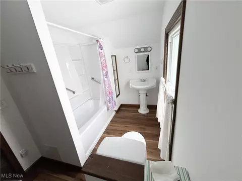 Bath - 325 E Bergey St, Wadsworth, OH 44281 photo 3 of 3