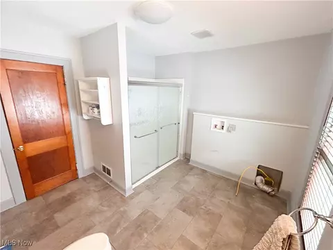 Bath - 325 E Bergey St, Wadsworth, OH 44281 photo 2 of 3