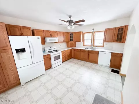 Kitchen - 325 E Bergey St, Wadsworth, OH 44281 photo 1 of 1