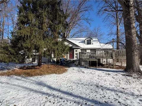 8481 Jennings Rd, Olmsted Twp, OH 44138