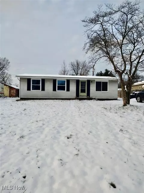 518 Riverview Dr, Newcomerstown, OH 43832