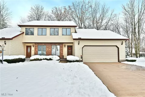 111 Emerald Ln, Cortland, OH 44410