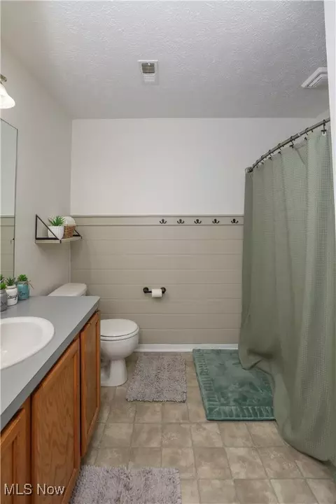 Bath - 9102 Store Dr, Windham, OH 44288 photo 3 of 3