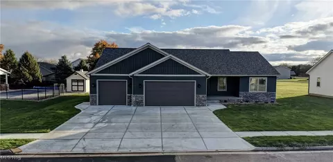 913 Zerelda St NW, Strasburg, OH 44680