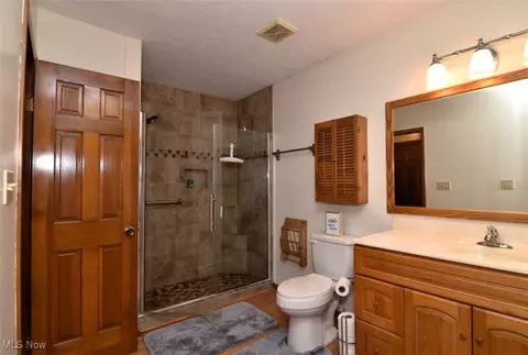 Bath - 3302 S Ridge Rd E, Ashtabula, OH 44004 photo 2 of 3