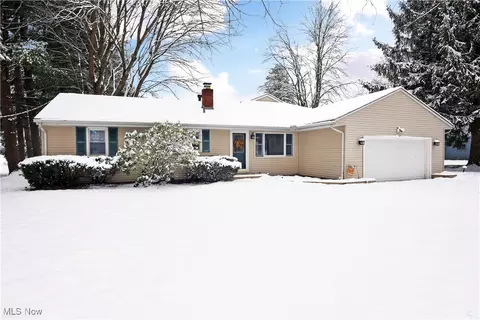 3686 S Sunnyfield Dr, Akron, OH 44321