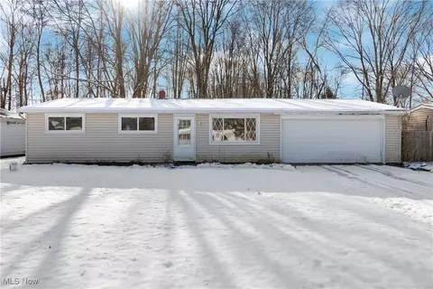 3070 Polly Rd, Ravenna, OH 44266