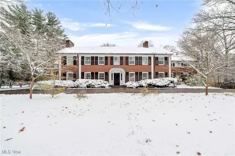 2166 Ridgewood Rd, Akron, OH 44313