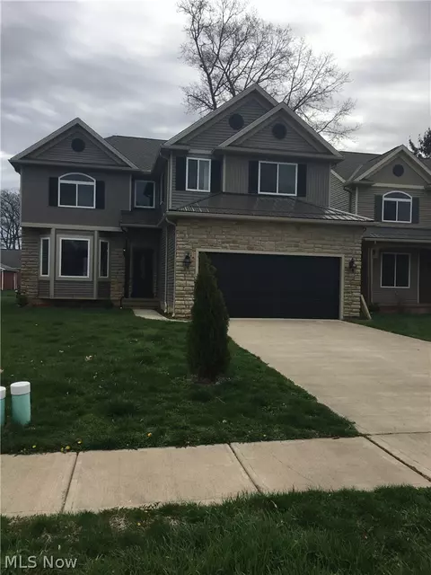 487 Parkside Dr, Bay Village, OH 44140