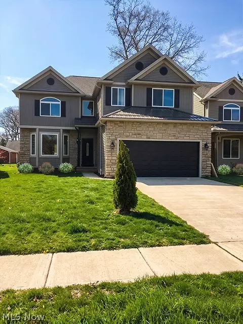 487 Parkside Dr, Bay Village, OH 44140