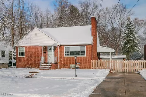 38241 Roselawn Ave, Willoughby, OH 44094