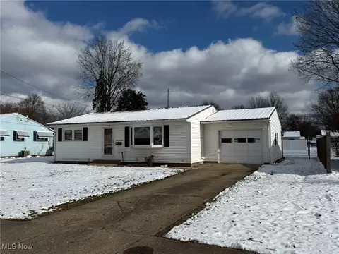 917 Kelly St NW, New Philadelphia, OH 44663