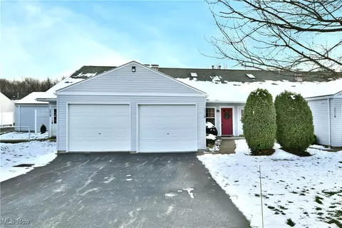 3477 Ivy Hill Cir #B, Cortland, OH 44410