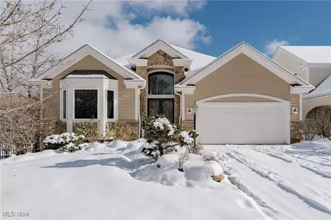2501 Fairwood Ct, Beachwood, OH 44122