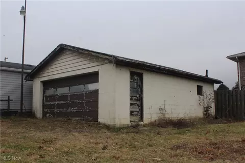 329 Rockdale Dr, Follansbee, WV 26037