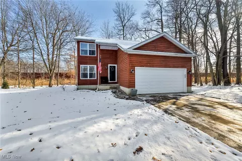 5827 Tanager Ct, Mentor, OH 44060
