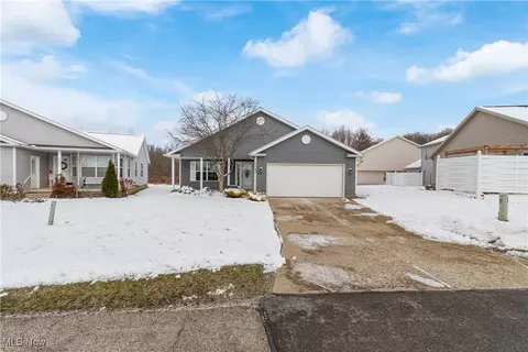5289 Deer Trace Dr, Kent, OH 44240