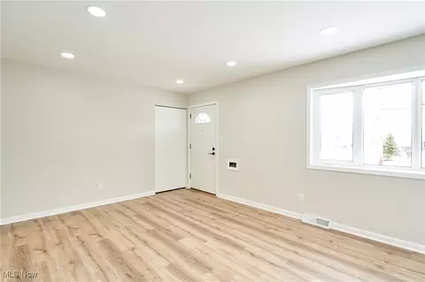Living - 30705 Grant St, Wickliffe, OH 44092 photo 3 of 3