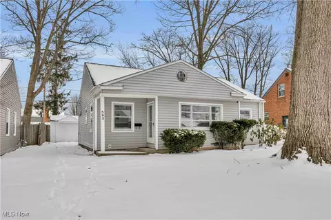 595 Oakmoor Rd, Bay Village, OH 44140