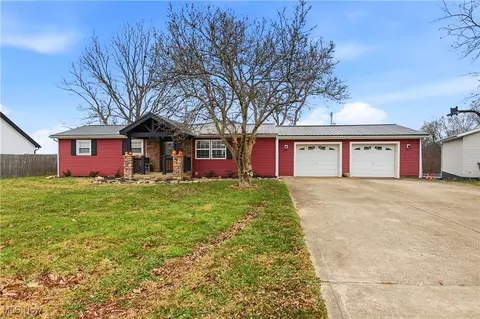 1790 Candlestick Dr, Zanesville, OH 43701