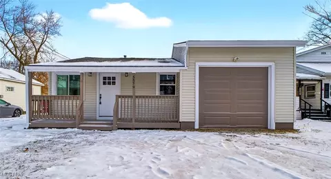 5579 Chagrin Dr, Mentor On The Lake, OH 44060