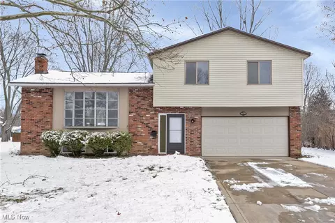 6979 Warrington Dr, North Olmsted, OH 44070