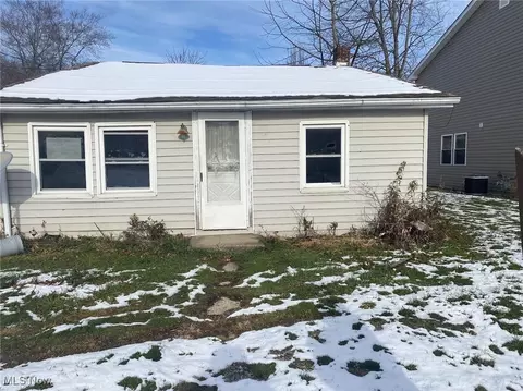 17494 Olive Ave, Lake Milton, OH 44429