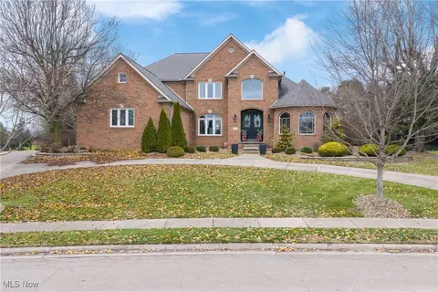 1527 Alexandria Pkwy SE, Canton, OH 44709