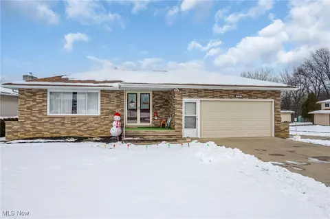 Exterior - 2000 Coventry Dr, Parma, OH 44134 photo 4 of 4