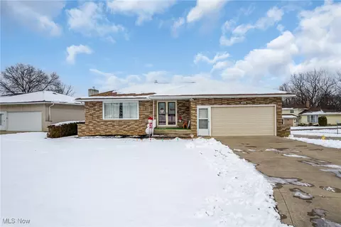 2000 Coventry Dr, Parma, OH 44134
