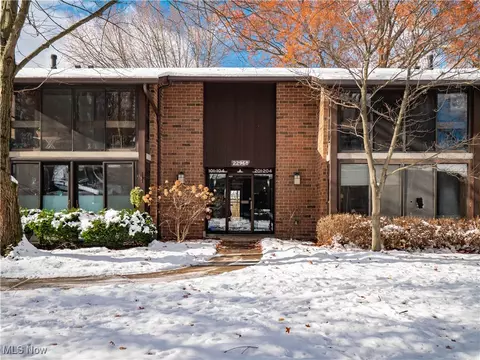 22968 Maple Ridge Rd #103, North Olmsted, OH 44070