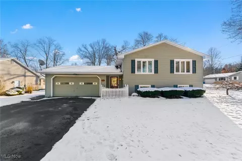 665 Wendemere Dr, Hubbard, OH 44425