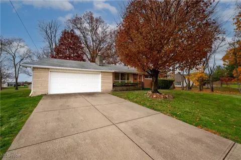 1035 Lois Ave NW, North Canton, OH 44720