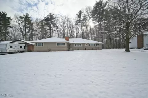 85 Lake Shore Dr, Youngstown, OH 44511