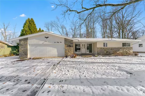 655 Blueberry Hill Dr, Canfield, OH 44406