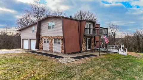 448 Ridgeview Dr, Saint Marys, WV 26170