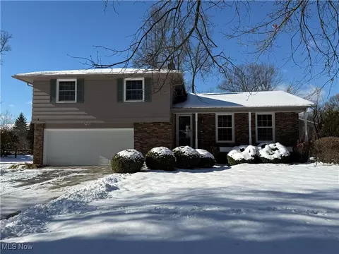 606 Wellfleet Dr, Bay Village, OH 44140