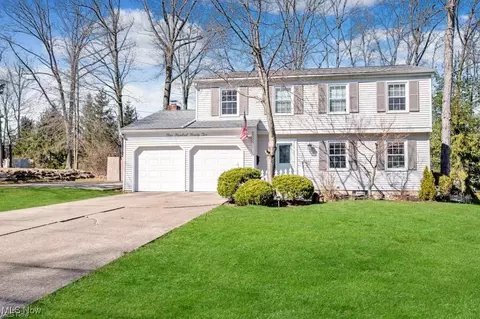 492 Hickory Hollow Dr, Canfield, OH 44406