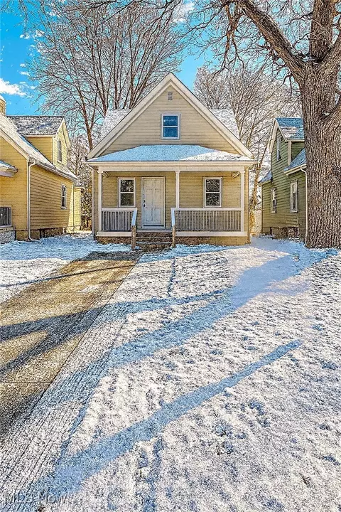 935 W 22nd St, Lorain, OH 44052