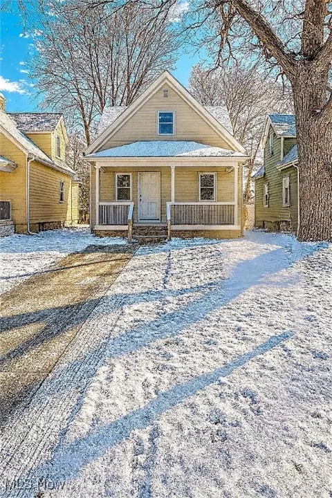 935 W 22nd St, Lorain, OH 44052