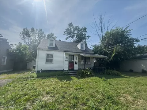 4226 E 164th St, Cleveland, OH 44128