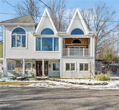 584 Apple Dr, Coventry, OH 44319