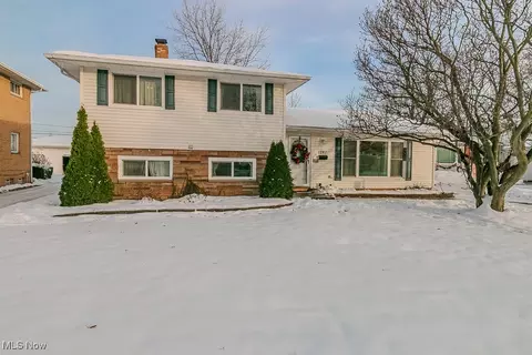 1287 Bonnie Ln, Mayfield Heights, OH 44124