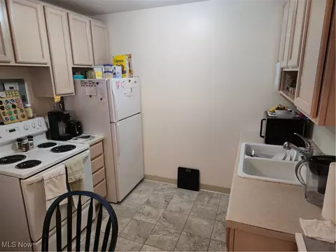 Kitchen - 5651 Broadview Rd #E5, Parma, OH 44134 photo 2 of 3