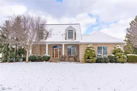 6720 Bridgestone Cir NE, Canton, OH 44721