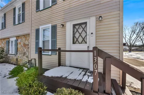 1307 Shields Rd, Youngstown, OH 44511 photo 3