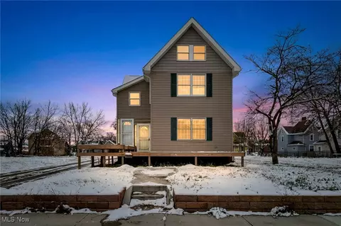 814 Plymouth Ct NW, Canton, OH 44703