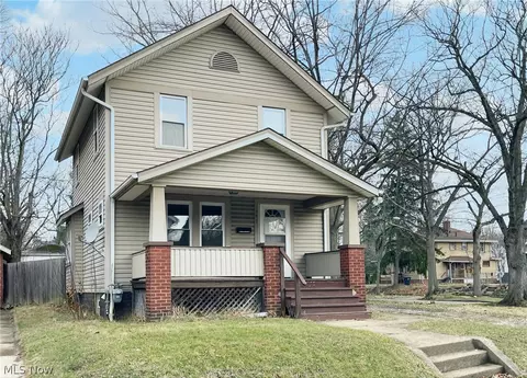 147 Brighton Dr, Akron, OH 44301
