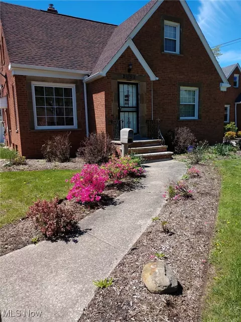 2058 Miramar Blvd, South Euclid, OH 44121